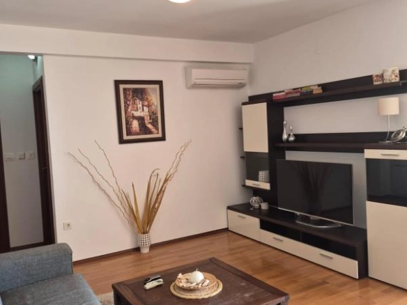 Jednosoban stan 65 m² sa terasom i pogledom na planine – Petrovac, Budva