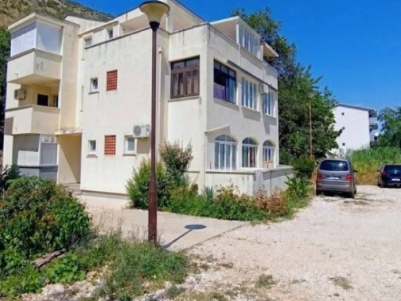 Dvosoban stan 59 m² sa terasom i pogledom na planine – Igalo, Herceg Novi
