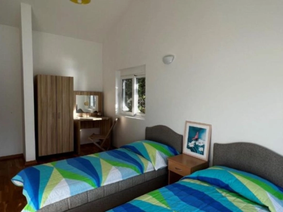 Kuća 148 m² na prvoj liniji do mora sa bazenom – Lepetane, Tivat