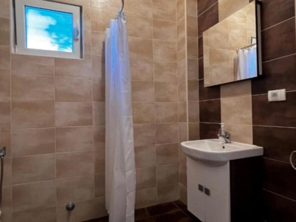 Kuća 148 m² na prvoj liniji do mora sa bazenom – Lepetane, Tivat