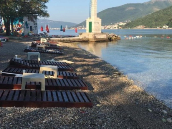 Kuća 148 m² na prvoj liniji do mora sa bazenom – Lepetane, Tivat