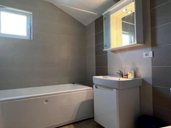 Kuća 148 m² na prvoj liniji do mora sa bazenom – Lepetane, Tivat