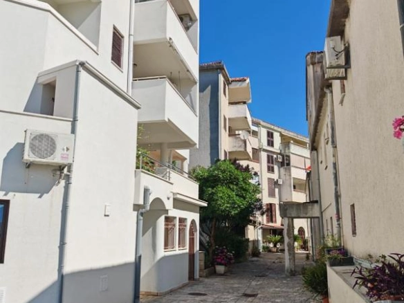 Jednosoban stan 77 m² sa terasom i pogledom na more – Dubovica, Budva