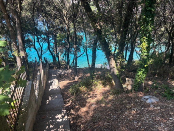 Kuća 191 m² na prvoj liniji do mora – Hladna Uvala, Ulcinj