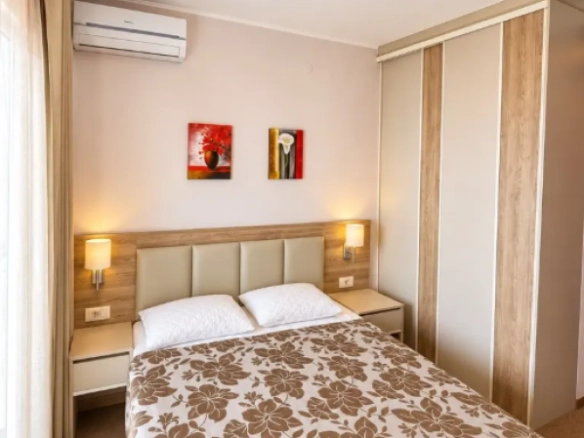 Dvosoban stan 70 m² sa panoramskim pogledom na more – Komoševina, Budva