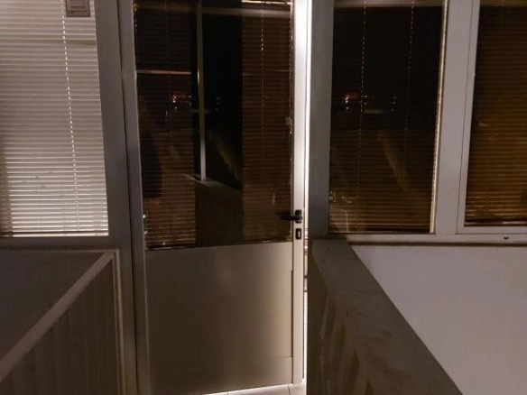 Jednosoban stan 48 m² sa terasom i djelimičnim pogledom na more – Sveti Stefan, Budva