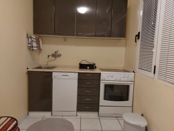Jednosoban stan 48 m² sa terasom i djelimičnim pogledom na more – Sveti Stefan, Budva