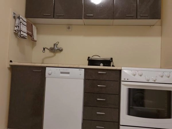 Jednosoban stan 48 m² sa terasom i djelimičnim pogledom na more – Sveti Stefan, Budva