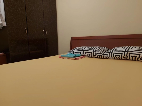 Jednosoban stan 48 m² sa terasom i djelimičnim pogledom na more – Sveti Stefan, Budva