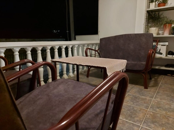 Jednosoban stan 48 m² sa terasom i djelimičnim pogledom na more – Sveti Stefan, Budva