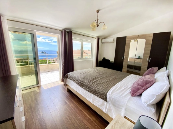 Izdavanje: Dvosoban stan 93 m² na petom spratu sa liftom – Petrovac, Budva