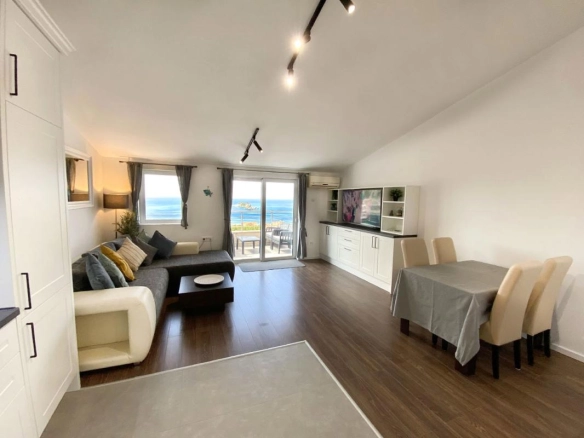 Izdavanje: Dvosoban stan 93 m² na petom spratu sa liftom – Petrovac, Budva
