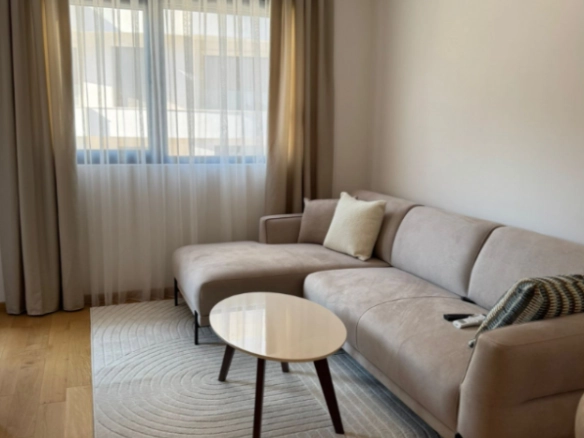 Jednosoban stan 47 m² sa garažnim mjestom u novogradnji – Bečići, Budva