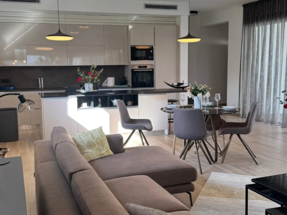 Kuća 342 m² sa bazenom i garažom na urbanizovanom placu – Ilino, Bar