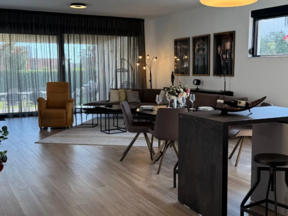 Kuća 342 m² sa bazenom i garažom na urbanizovanom placu – Ilino, Bar