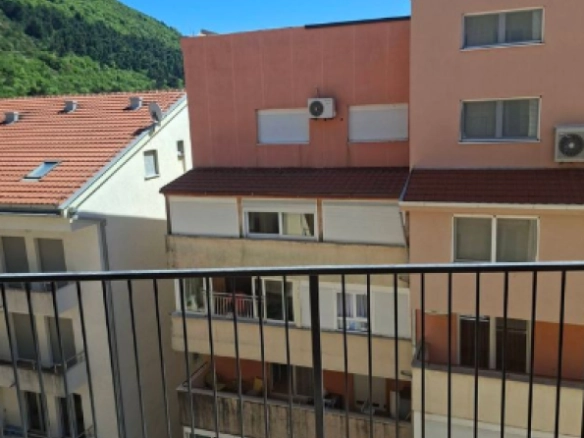 Jednosoban stan 56 m² u novogradnji sa pogledom na planinu – Lazi, Budva