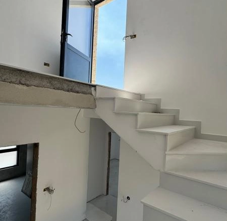 Kuća 280 m² sa bazenom na placu od 420 m² – Polje, Bar