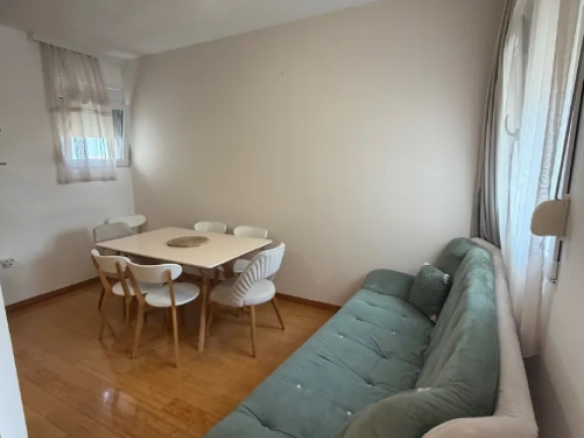 Jednosoban stan 62 m² potpuno renoviran, sa pogledom na planine – Bar