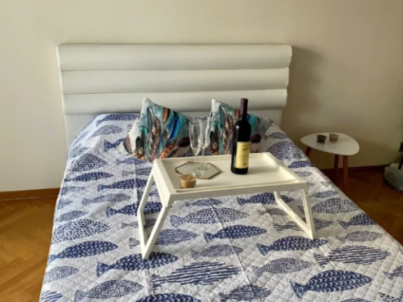 Garsonjera 26 m² na prvom spratu, potpuno namještena – centar Budve