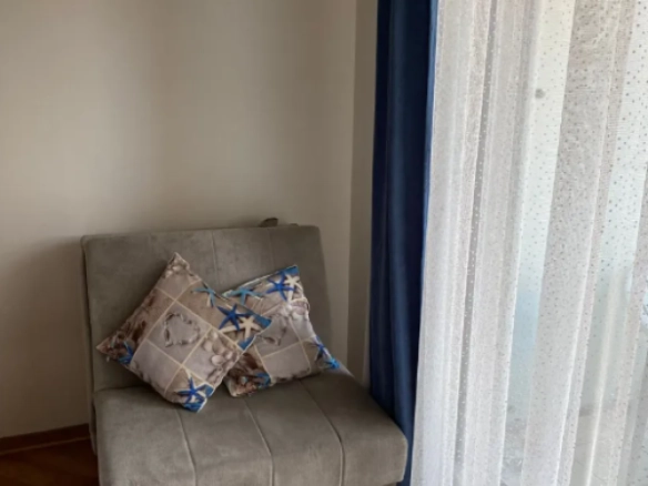 Garsonjera 26 m² na prvom spratu, potpuno namještena – centar Budve