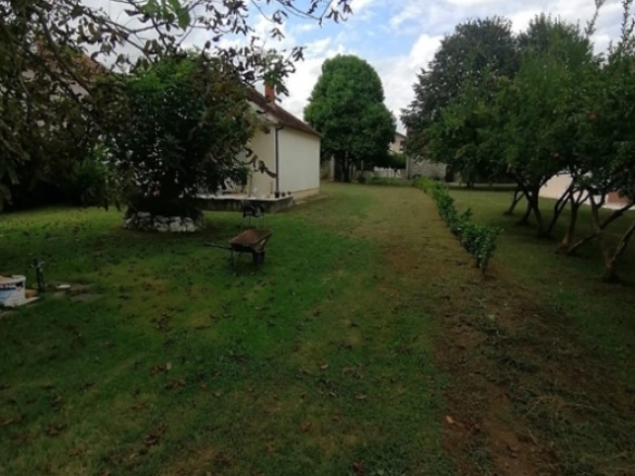 Kuća 82 m² na ravnom placu od 1300 m² sa voćnjakom – Danilovgrad