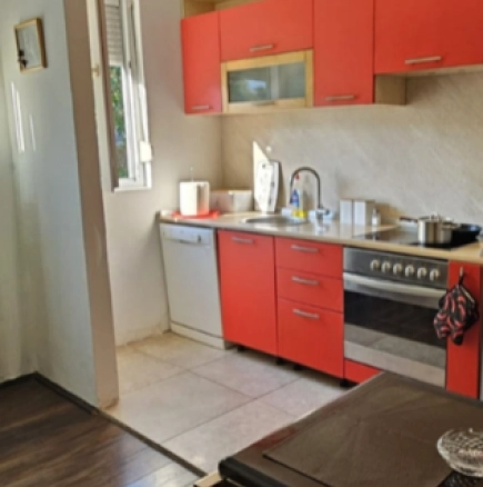 Kuća 82 m² na ravnom placu od 1300 m² sa voćnjakom – Danilovgrad