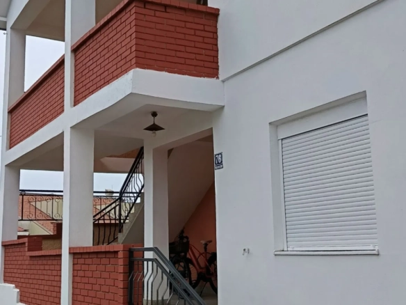 Kuća 237 m² sa tri odvojena stana i pogledom na more – Topla, Herceg Novi