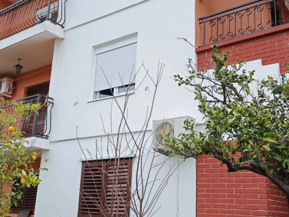 Kuća 237 m² sa tri odvojena stana i pogledom na more – Topla, Herceg Novi
