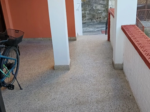 Kuća 237 m² sa tri odvojena stana i pogledom na more – Topla, Herceg Novi