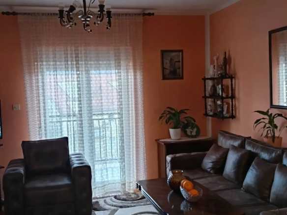 Kuća 237 m² sa tri odvojena stana i pogledom na more – Topla, Herceg Novi