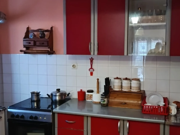 Kuća 237 m² sa tri odvojena stana i pogledom na more – Topla, Herceg Novi