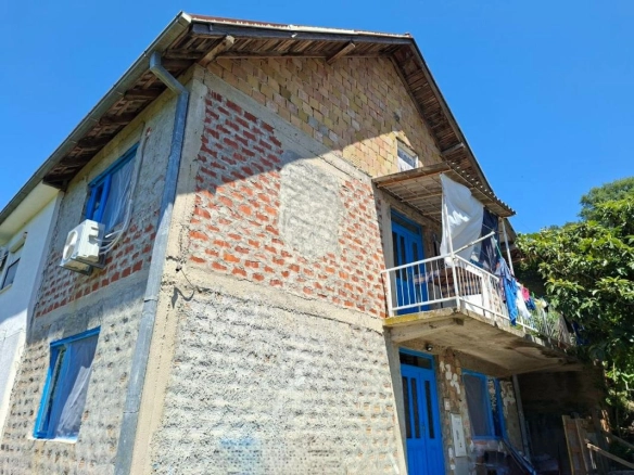 Kuća 84 m² na dva sprata sa voćnim vrtom – Sušćepan, Herceg Novi