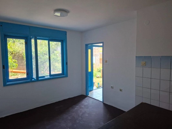 Kuća 84 m² na dva sprata sa voćnim vrtom – Sušćepan, Herceg Novi