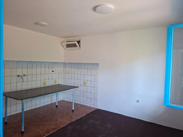 Kuća 84 m² na dva sprata sa voćnim vrtom – Sušćepan, Herceg Novi