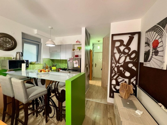 Jednosoban stan 50 m² u kompleksu sa bazenom – Petrovac, Budva