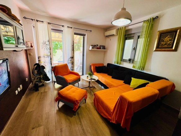 Jednosoban stan 50 m² u kompleksu sa bazenom – Petrovac, Budva
