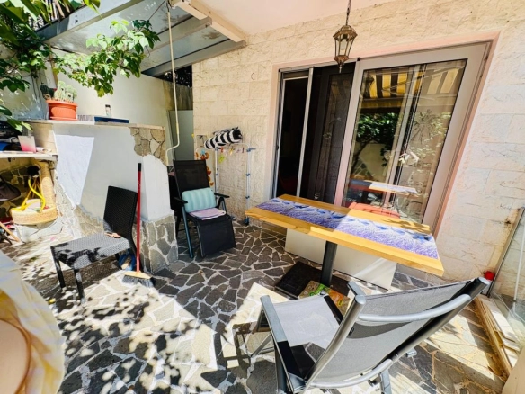 Jednosoban stan 50 m² u kompleksu sa bazenom – Petrovac, Budva