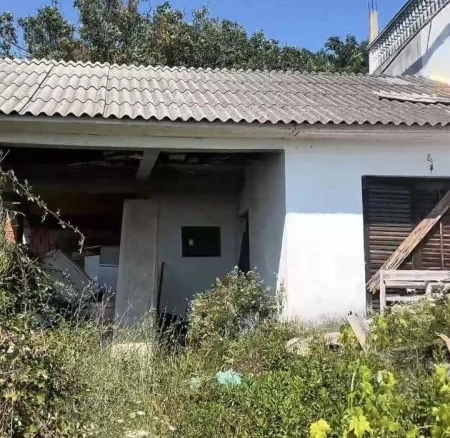 Renovirana kuća 50 m² na placu od 148 m² u mirnom kraju – Dobra Voda, Bar