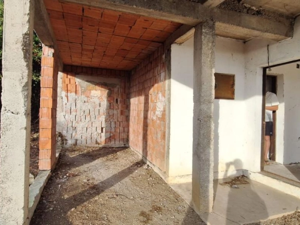 Renovirana kuća 50 m² na placu od 148 m² u mirnom kraju – Dobra Voda, Bar