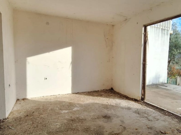 Renovirana kuća 50 m² na placu od 148 m² u mirnom kraju – Dobra Voda, Bar
