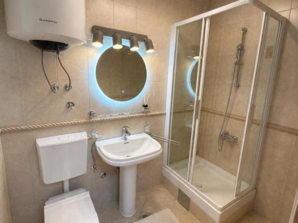 Trosoban stan 94 m² sa pogledom na more – Rozino, Budva