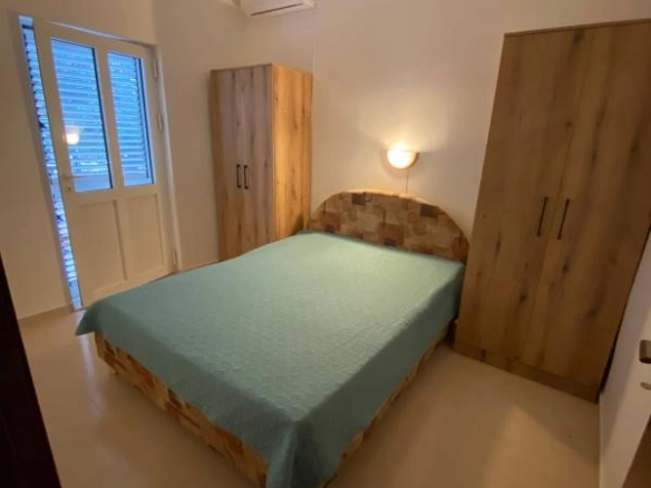Jednosoban stan 36 m² sa dvorištem u drugom redu do mora – Petrovac, Budva