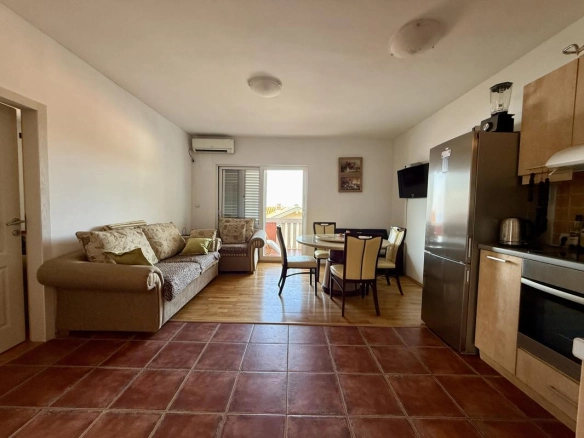Dvosoban stan 82 m² sa pogledom na more i ostrva – Petrovac, Budva