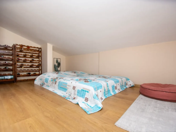 Dvosoban stan 112 m² sa krovnom terasom i pogledom na more – Babilonija, Budva