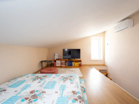 Dvosoban stan 112 m² sa krovnom terasom i pogledom na more – Babilonija, Budva