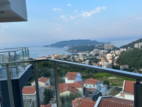 Garsonjera 29 m² sa pogledom na more i garažom – Bečići, Budva
