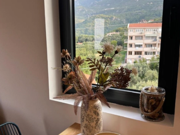 Garsonjera 29 m² sa pogledom na more i garažom – Bečići, Budva