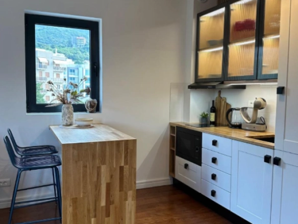 Garsonjera 29 m² sa pogledom na more i garažom – Bečići, Budva