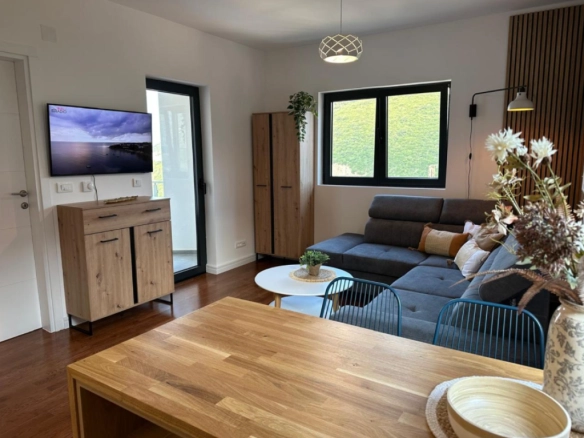 Garsonjera 29 m² sa pogledom na more i garažom – Bečići, Budva