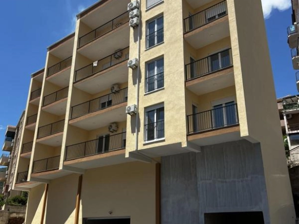 Jednosoban stan 60 m² sa terasom i pogledom na more – Lazi, Budva